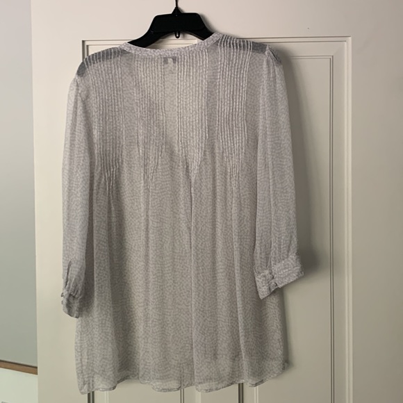 Contemporary white and gray Joie silk blouse - Picture 7 of 7